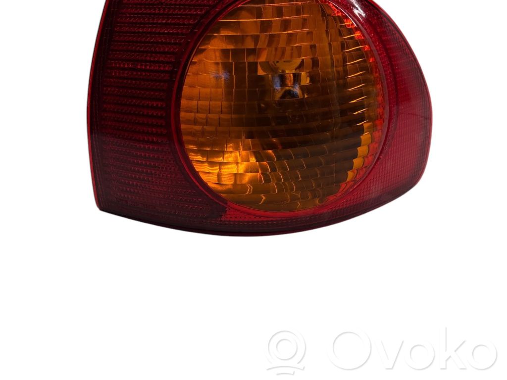 Toyota Corolla E110 Lampă spate în capacul portbagajului 
