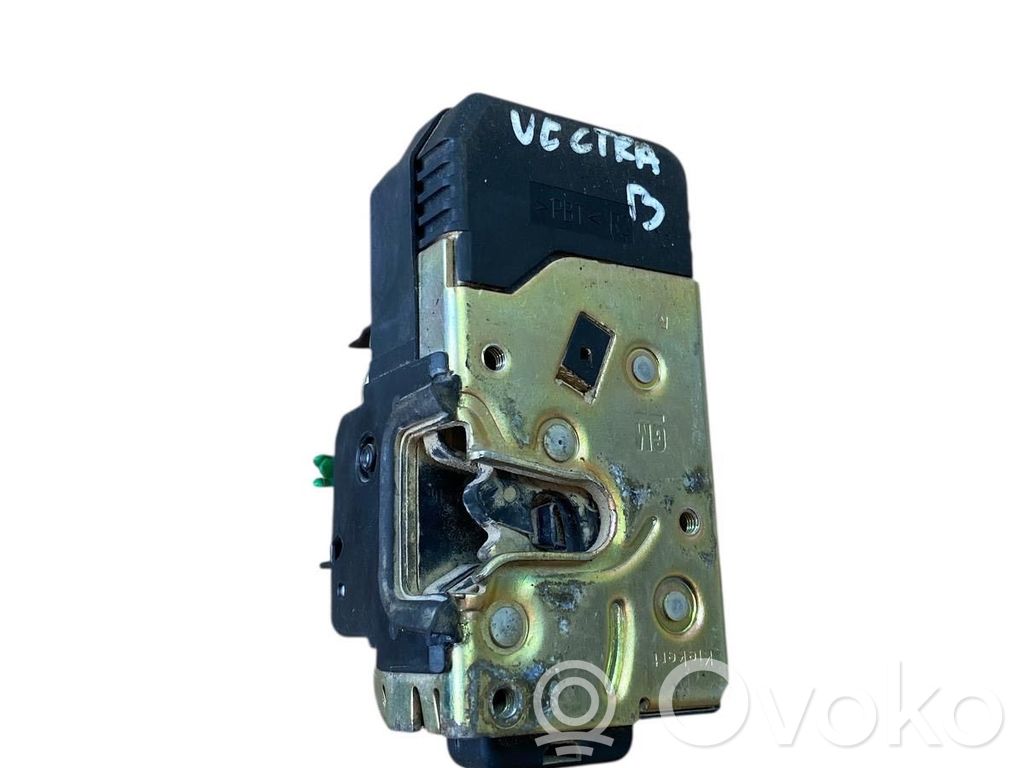 Opel Vectra B Priekšpusē slēdzene 