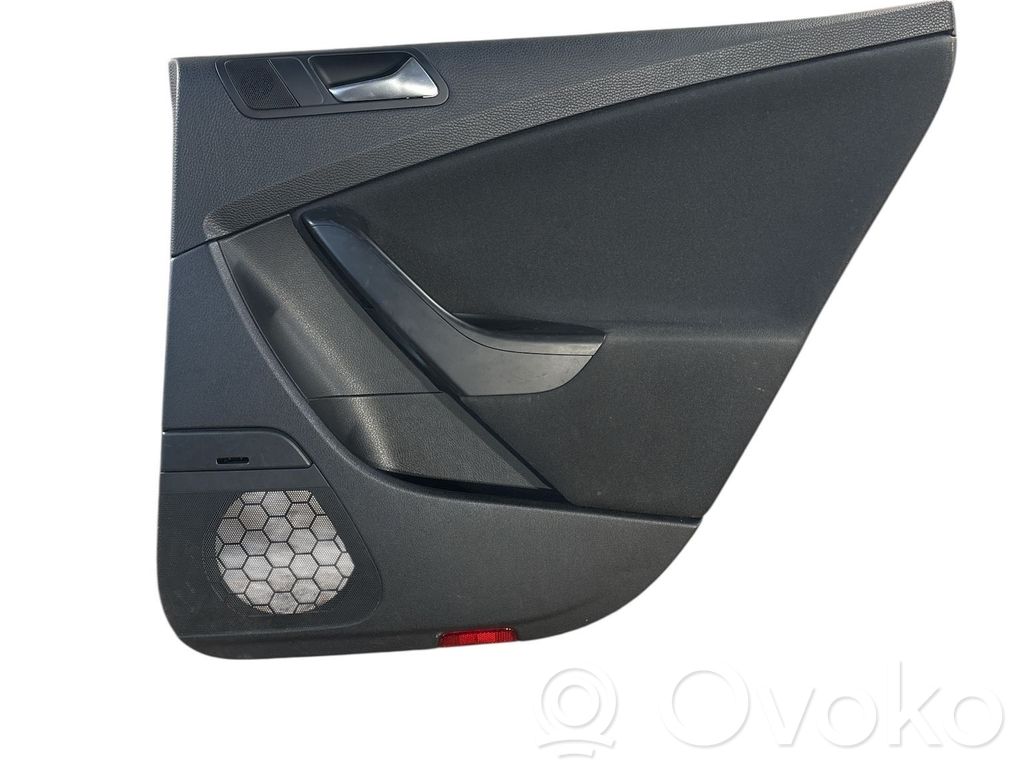 Volkswagen PASSAT B6 Boczki / Poszycie drzwi tylnych 