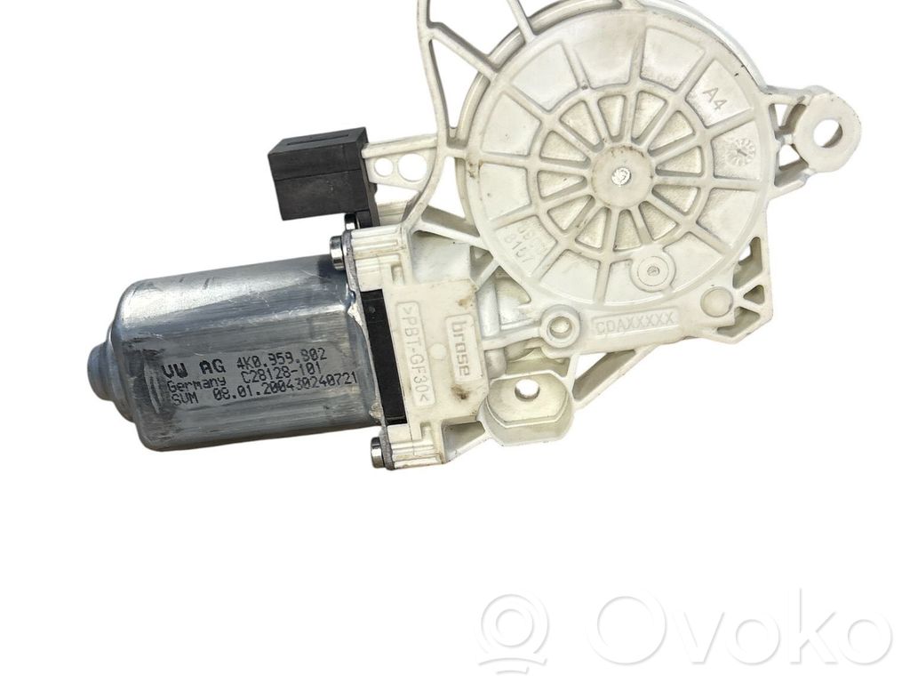 Volkswagen Passat Alltrack Front door window regulator motor 