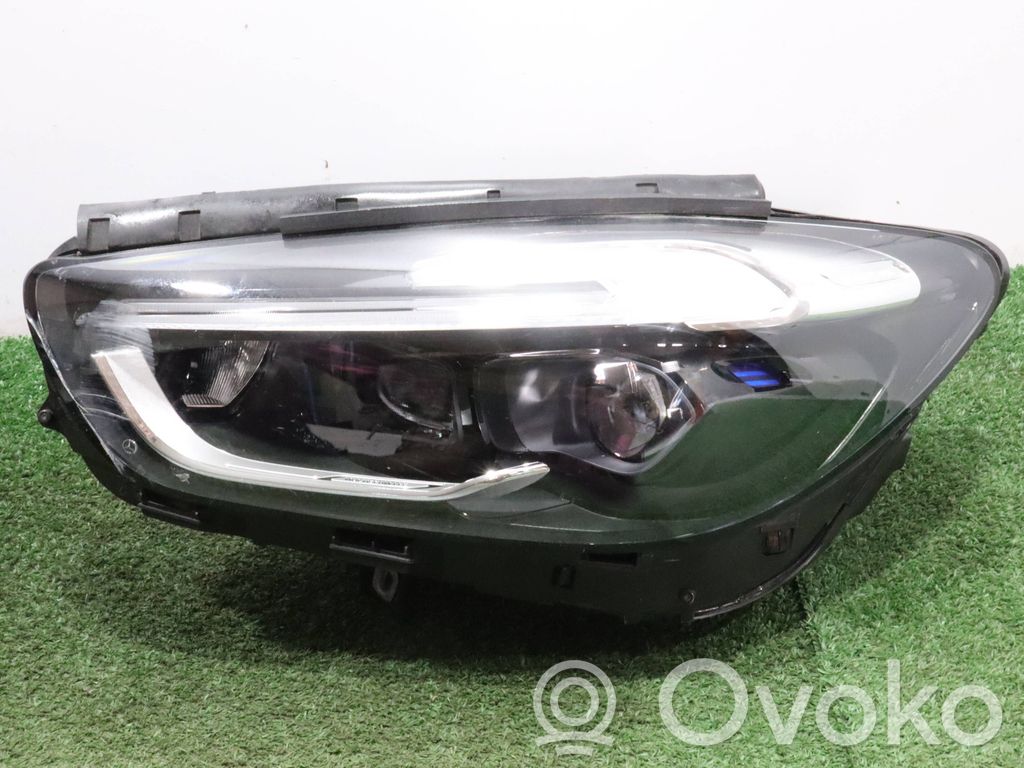 Mercedes-Benz B W247 Lampa przednia 