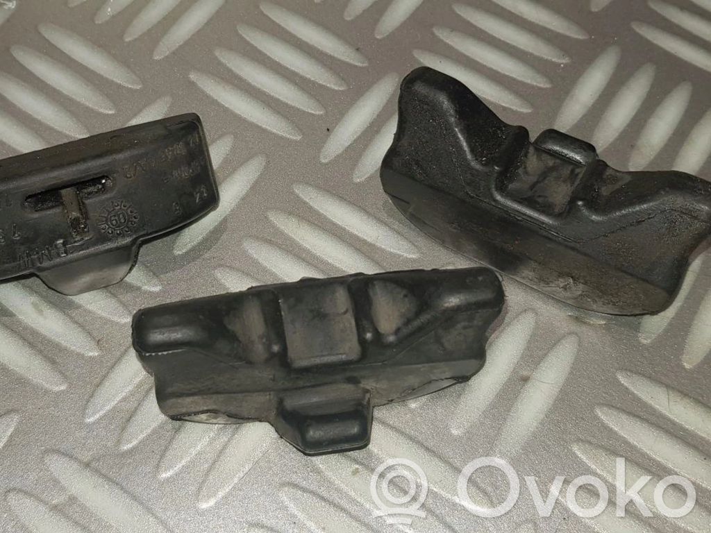 BMW 5 E60 E61 Radiator mount bracket 