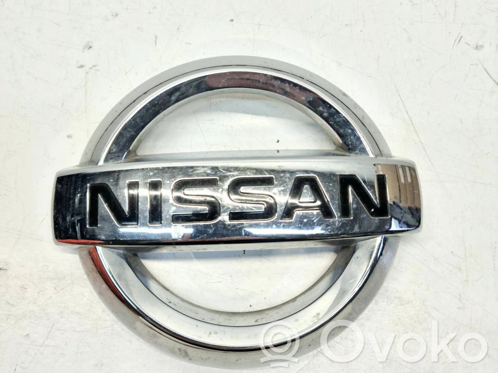 Nissan Navara D40 Mostrina con logo/emblema della casa automobilistica 