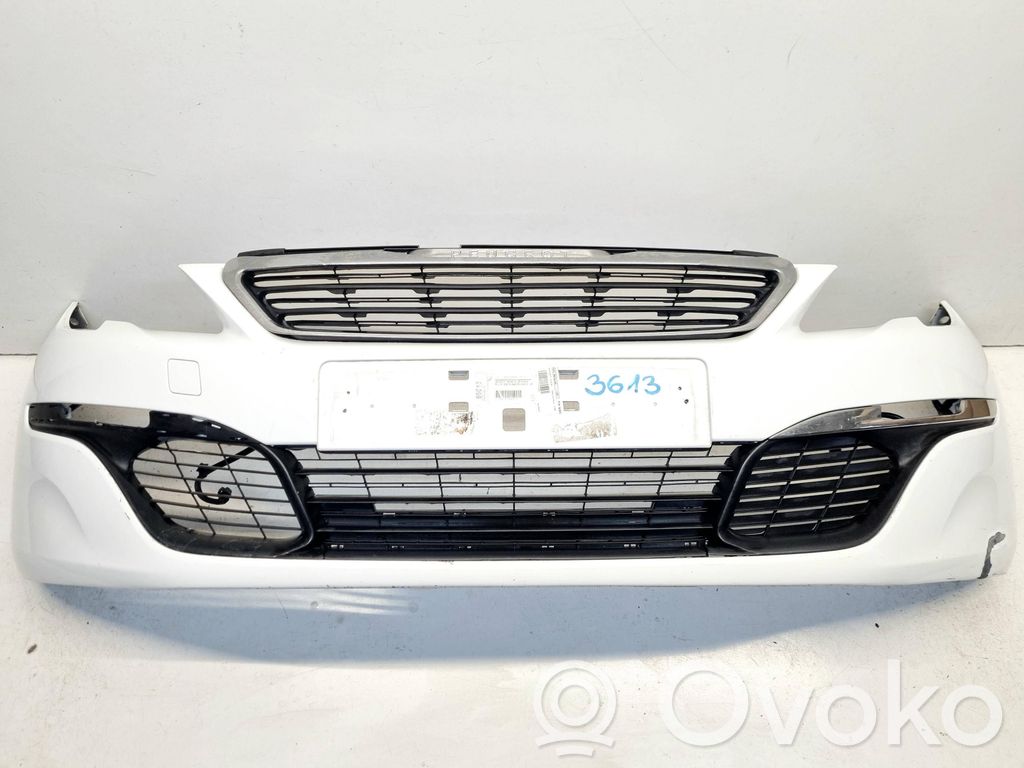 Peugeot 308 Zderzak przedni 
