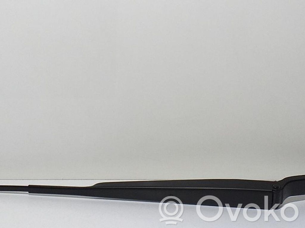 Nissan X-Trail T30 Front wiper blade arm 