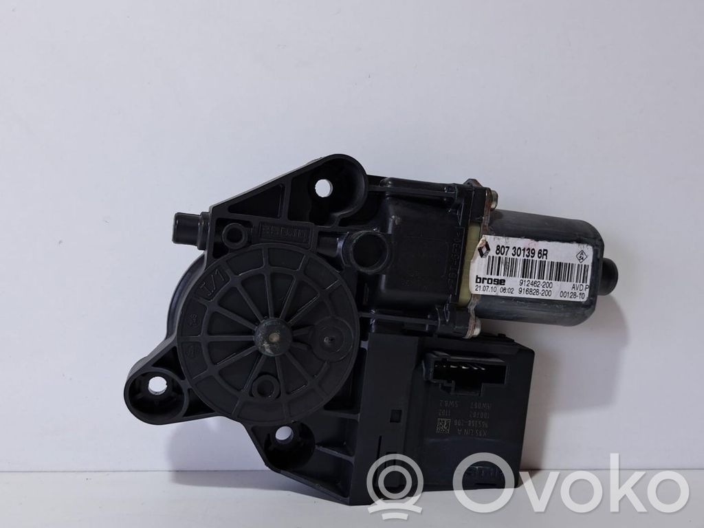 Renault Megane III Front door window regulator motor 