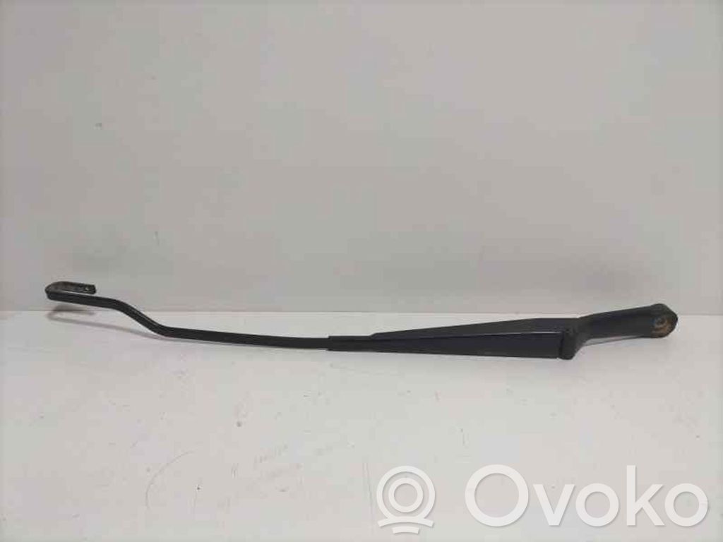 Volkswagen Passat Alltrack Brazo del limpiaparabrisas delantero 