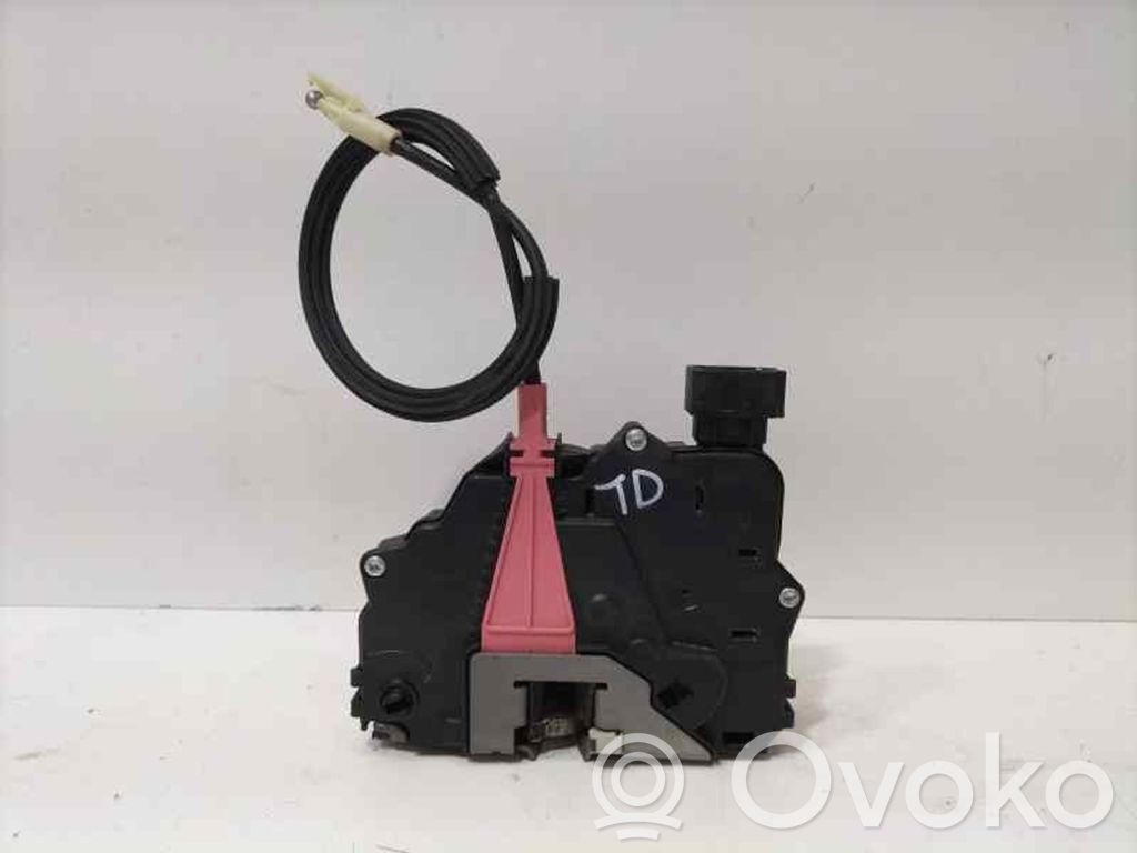 Opel Corsa E Aizmugurē slēdzene 