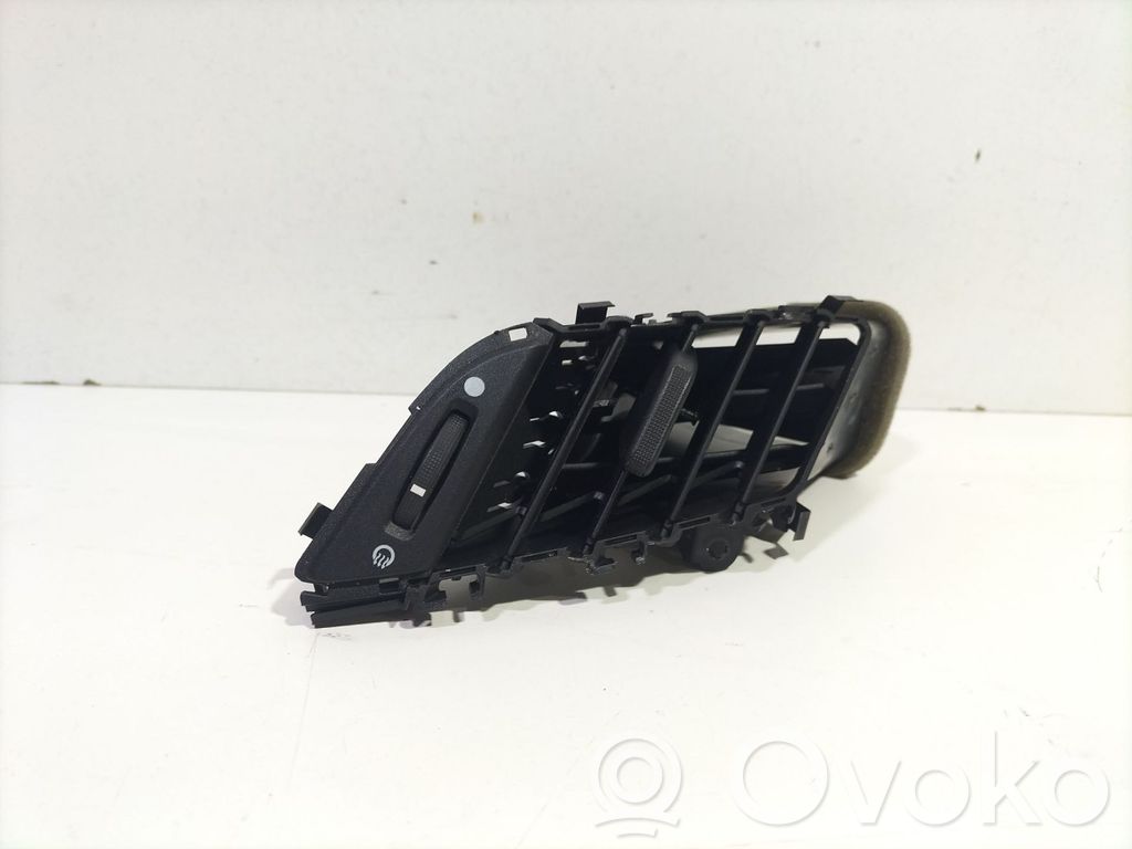 Ford Fiesta Rejilla de ventilación central del panel 