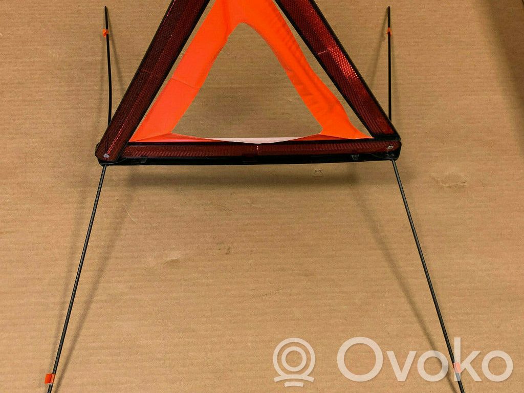 Varoituskolmio   71606770096,71606770487,6770487,0141157,6768272,6770096,71600141157,71606768272