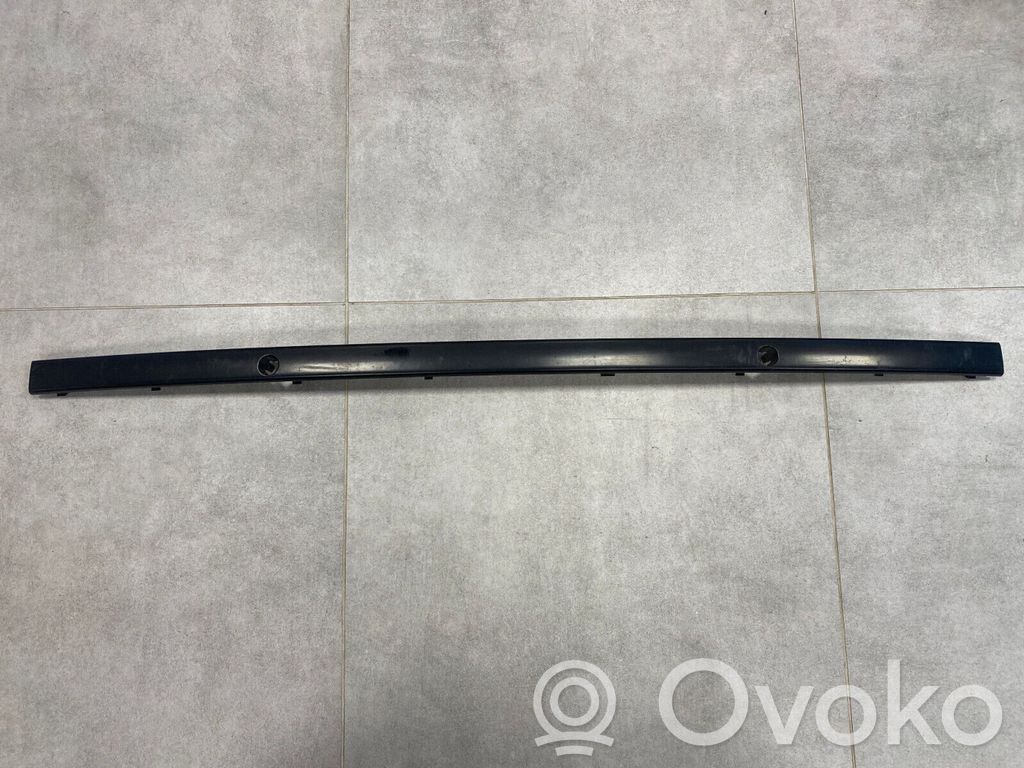 BMW 5 E39 Moldura embellecedora de la barra del amortiguador trasero 