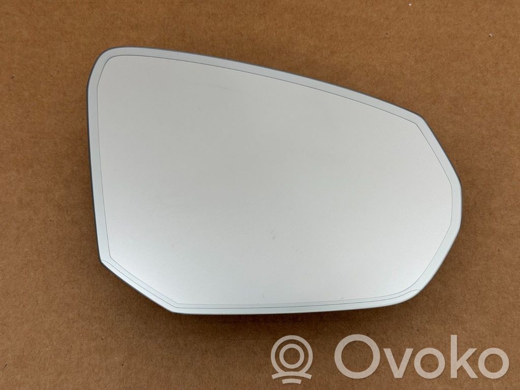 Audi Q3 F3 Spoguļa stikls 