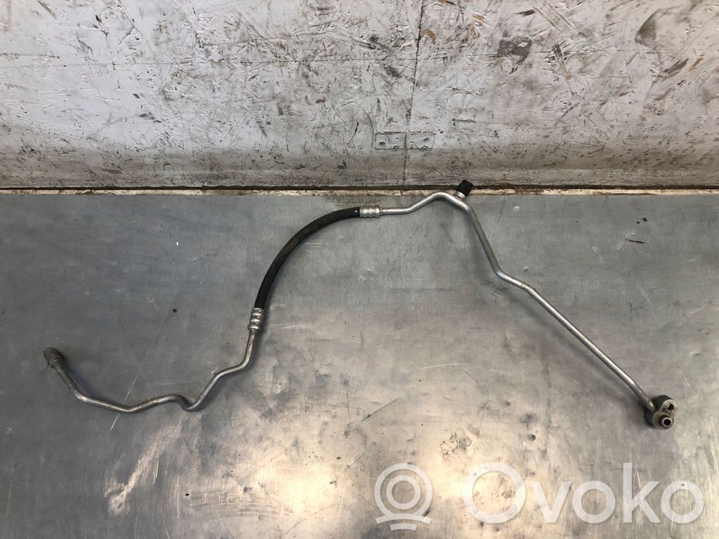 Audi A4 S4 B9 8W Pavarų dėžės tepalo aušintuvo vamzdelis (-ai)/ žarna (-os) 