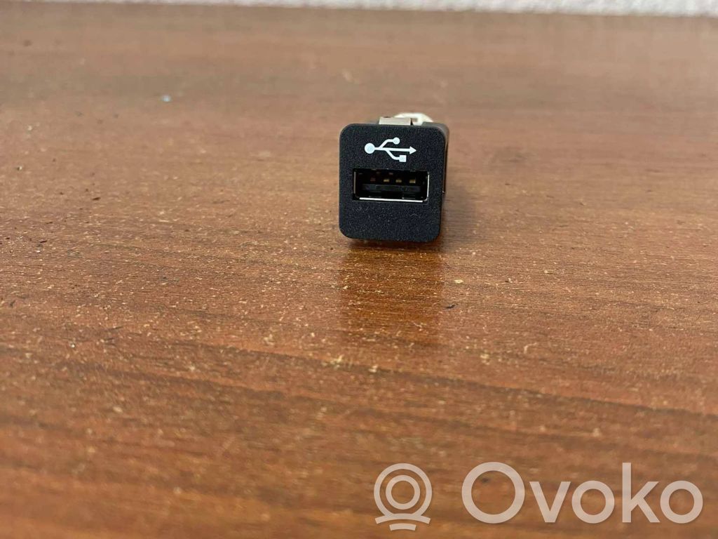 BMW 6 F12 F13 USB socket connector 