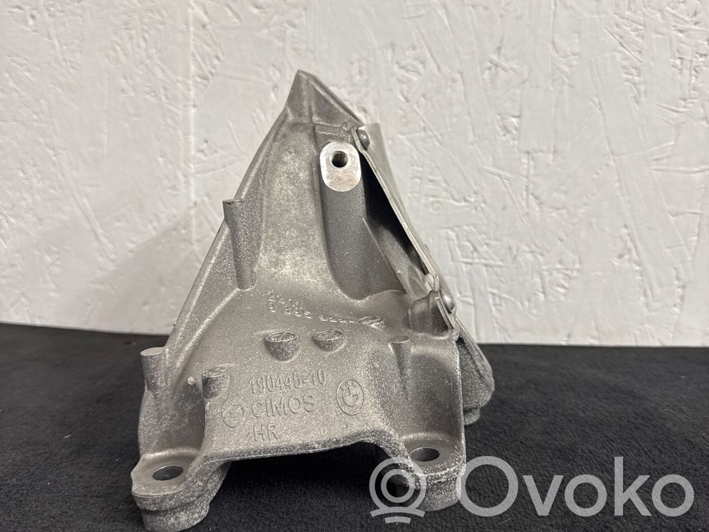 Engine mounting bracket   9895922