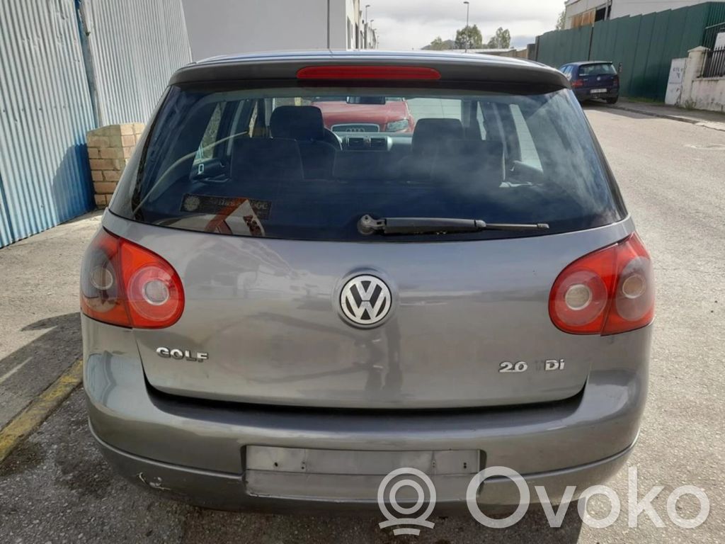 Volkswagen Golf V Takaluukun/tavaratilan kansi 