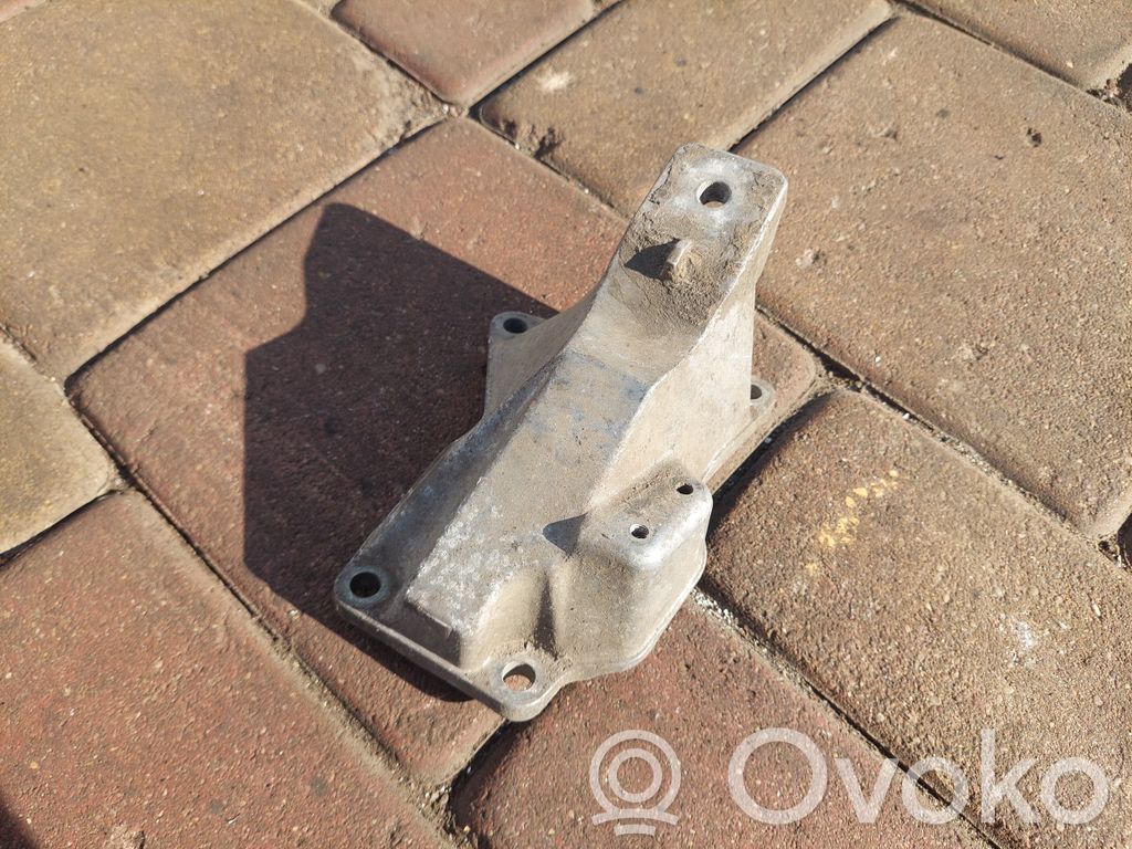 Audi A6 S6 C4 4A Gearbox mounting bracket 