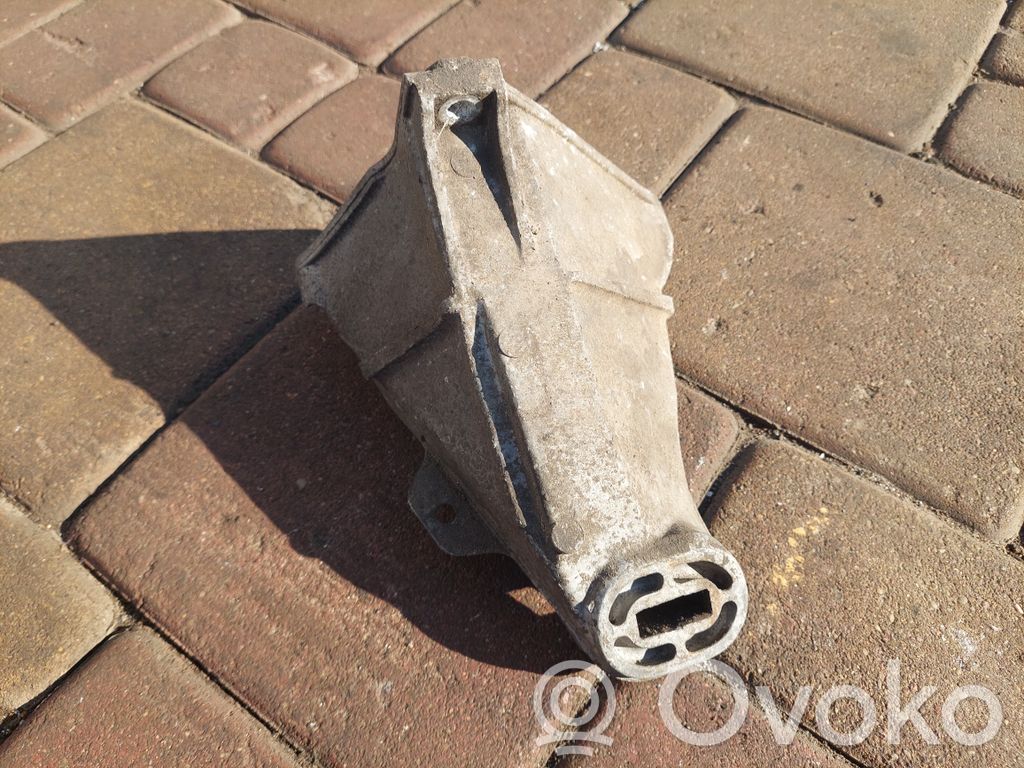 Engine mounting bracket   8A0199308