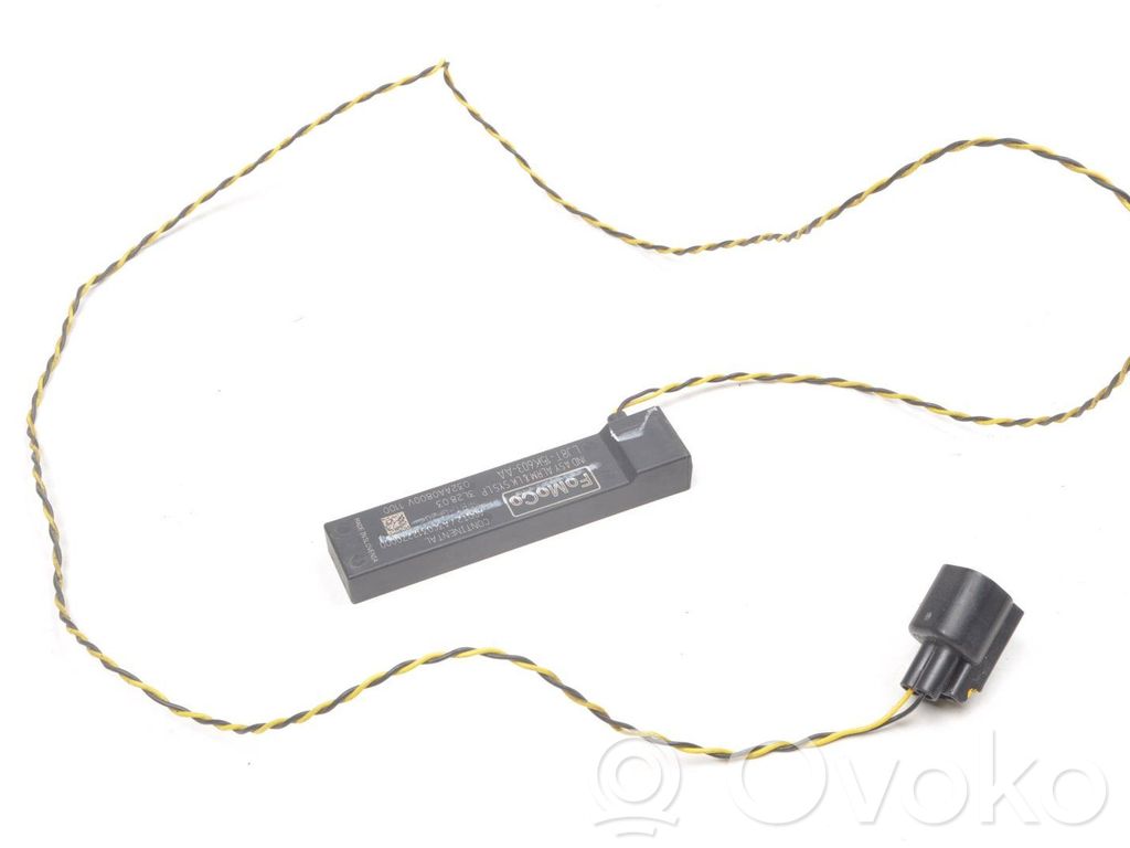 GPS-pystyantenni   LJ8T15K603AA