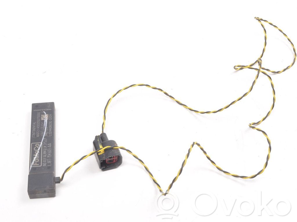 GPS-pystyantenni   LJ8T15K603AA