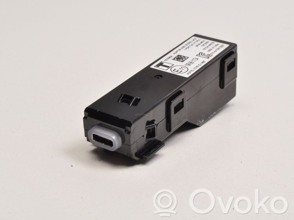 Toyota Yaris Enchufe conector USB 