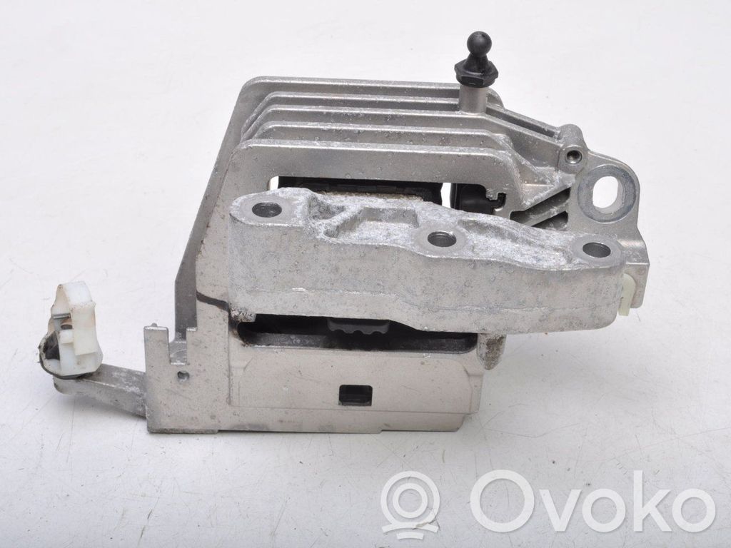 Engine mounting bracket   8835564