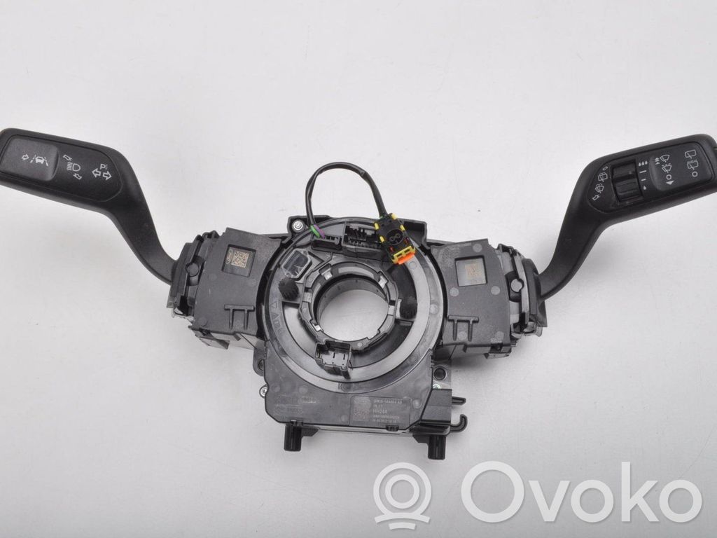 Un conjunto de interruptores   H1BT3F944AK