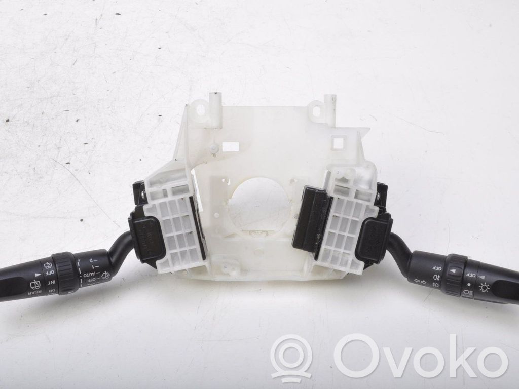 Mazda 5 A set of switches 