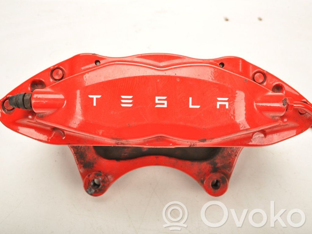 Tesla Model S Etujarrusatula 