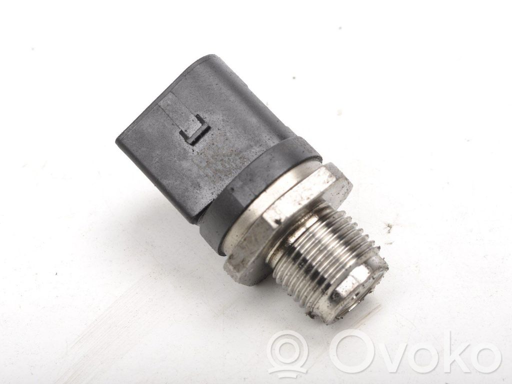 BMW 7 G11 G12 Sensor de presión de combustible 
