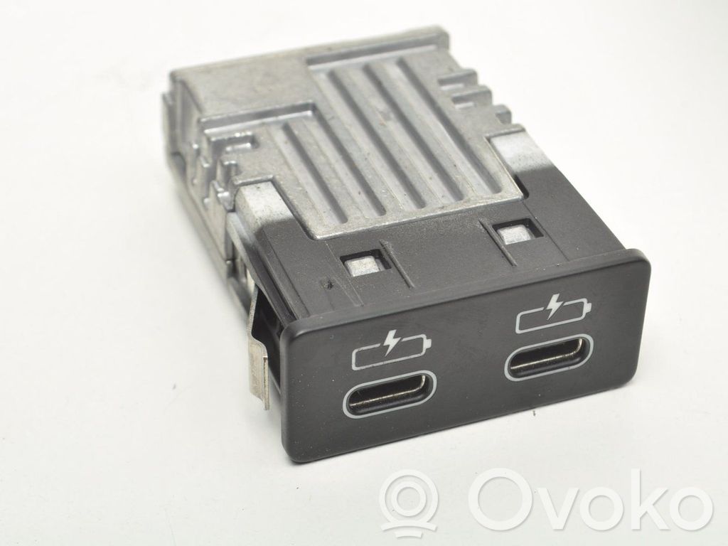 BMW 1 F40 USB socket connector 