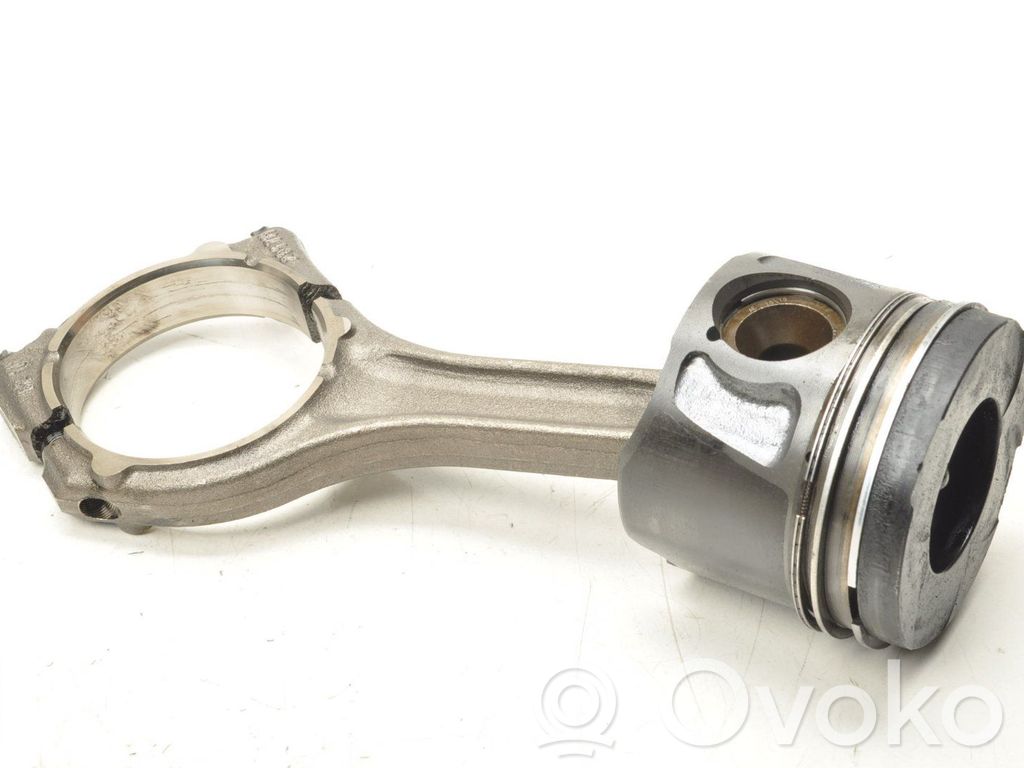 Maserati Ghibli Piston with connecting rod 