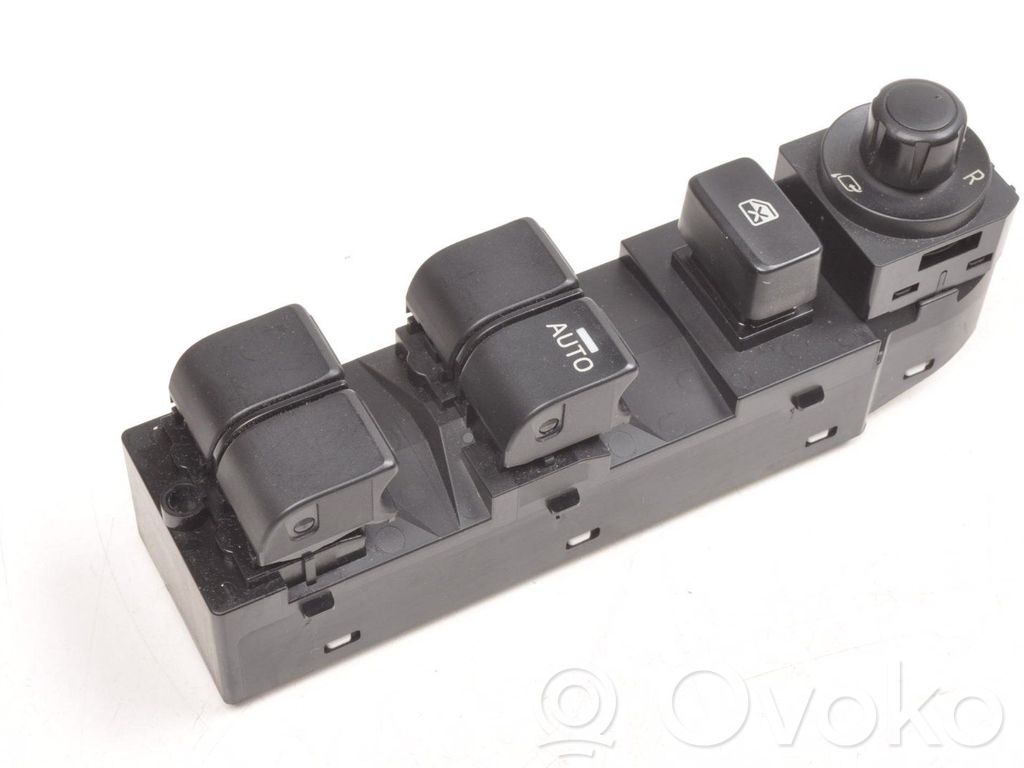 Quarter vent window switch   DA6K66350