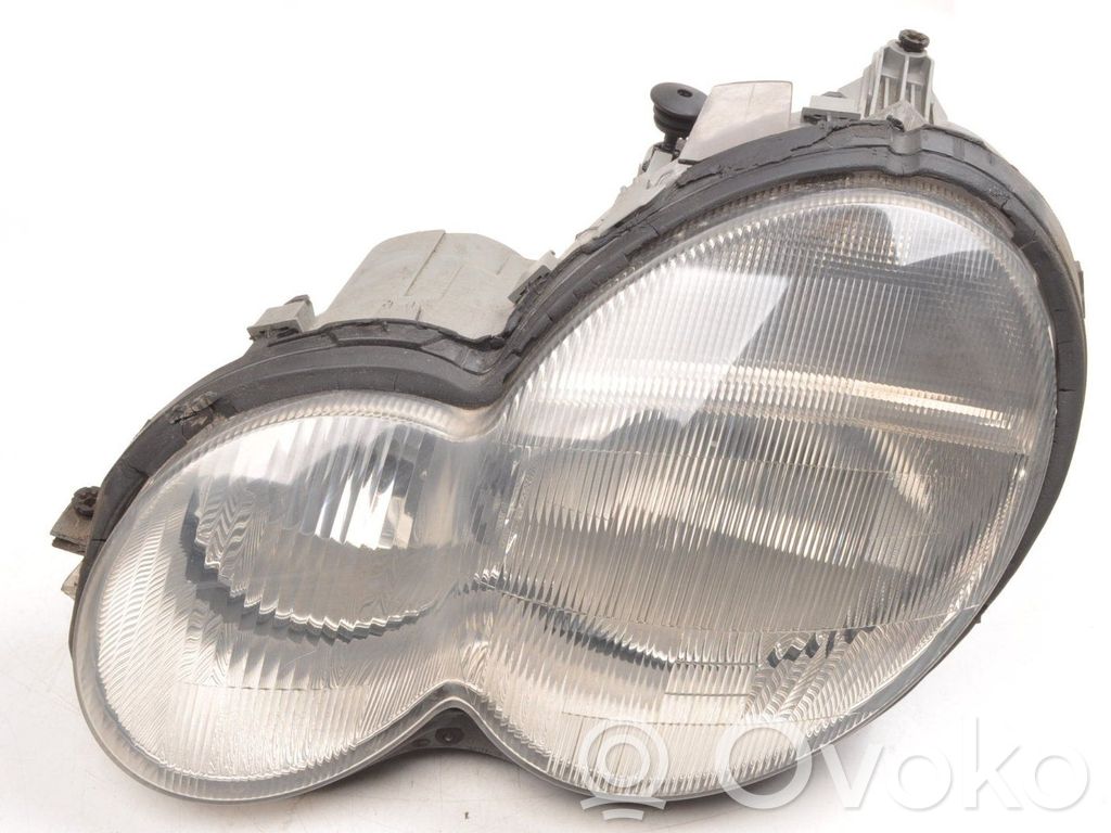 Mercedes-Benz C W203 Lampa przednia 