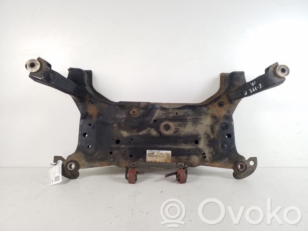 Volvo V40 Priekinis traversas 