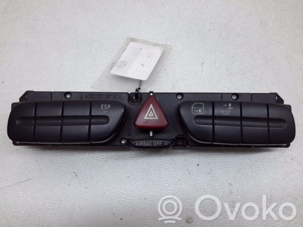 Mercedes-Benz C W203 Botón interruptor de luz de peligro 