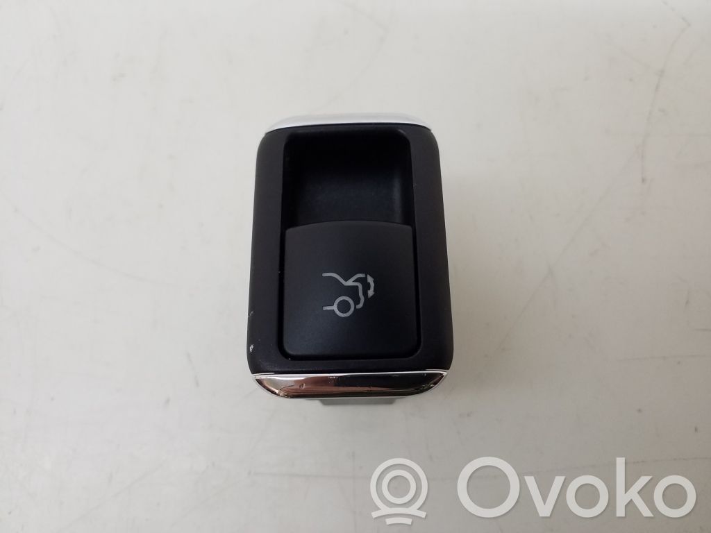 Mercedes-Benz E W212 Tailgate opening switch 