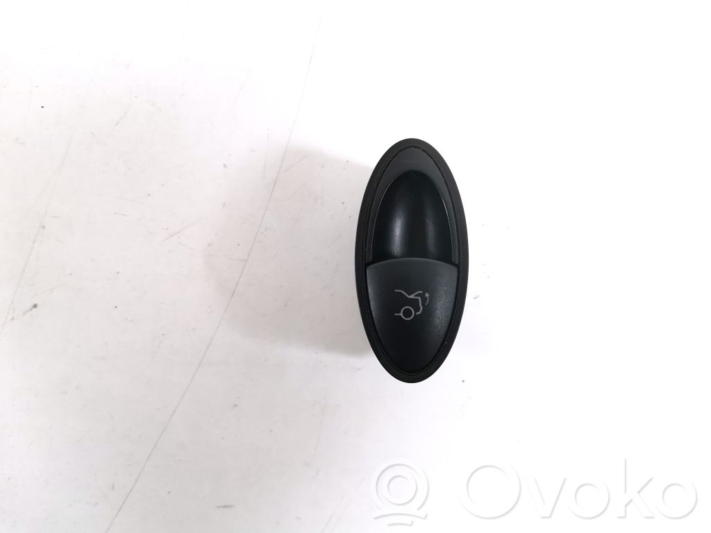 Mercedes-Benz E W211 Tailgate opening switch 