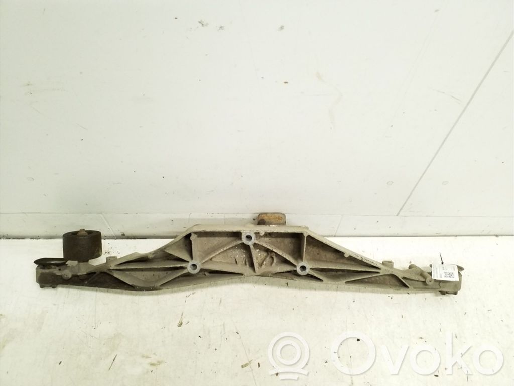 Rear differential/diff mount bracket   6858474,33366858474