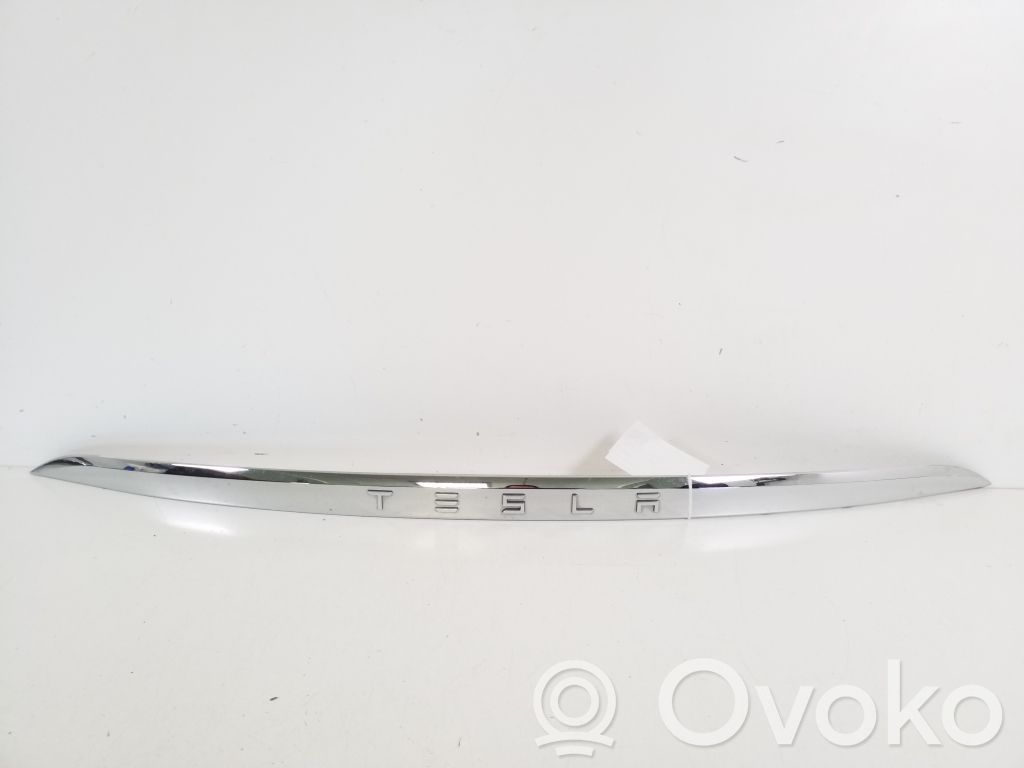 Tesla Model X Tailgate trim 