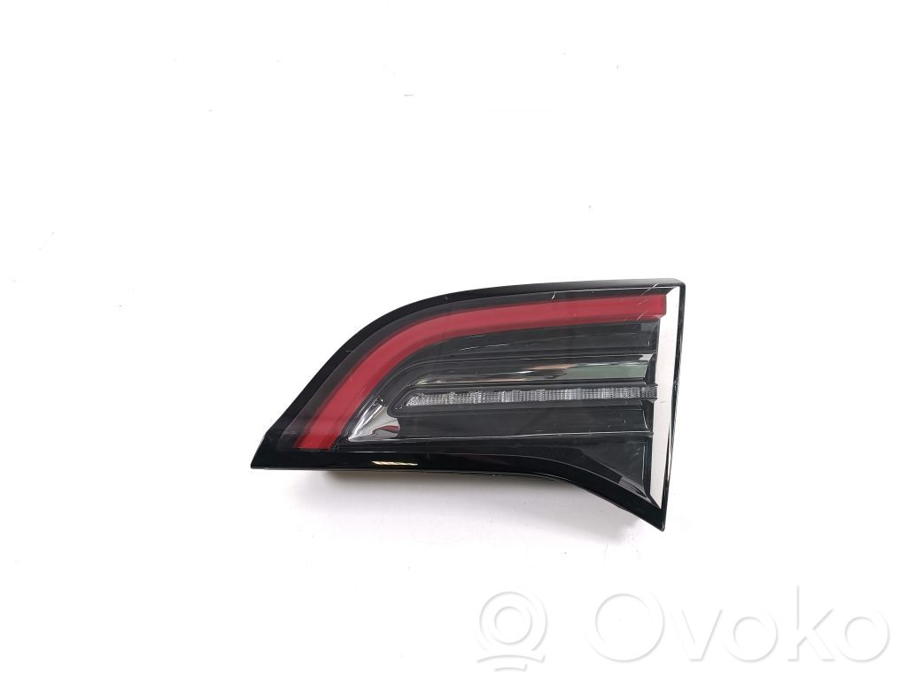 Tesla Model Y Takaluukun takavalot 