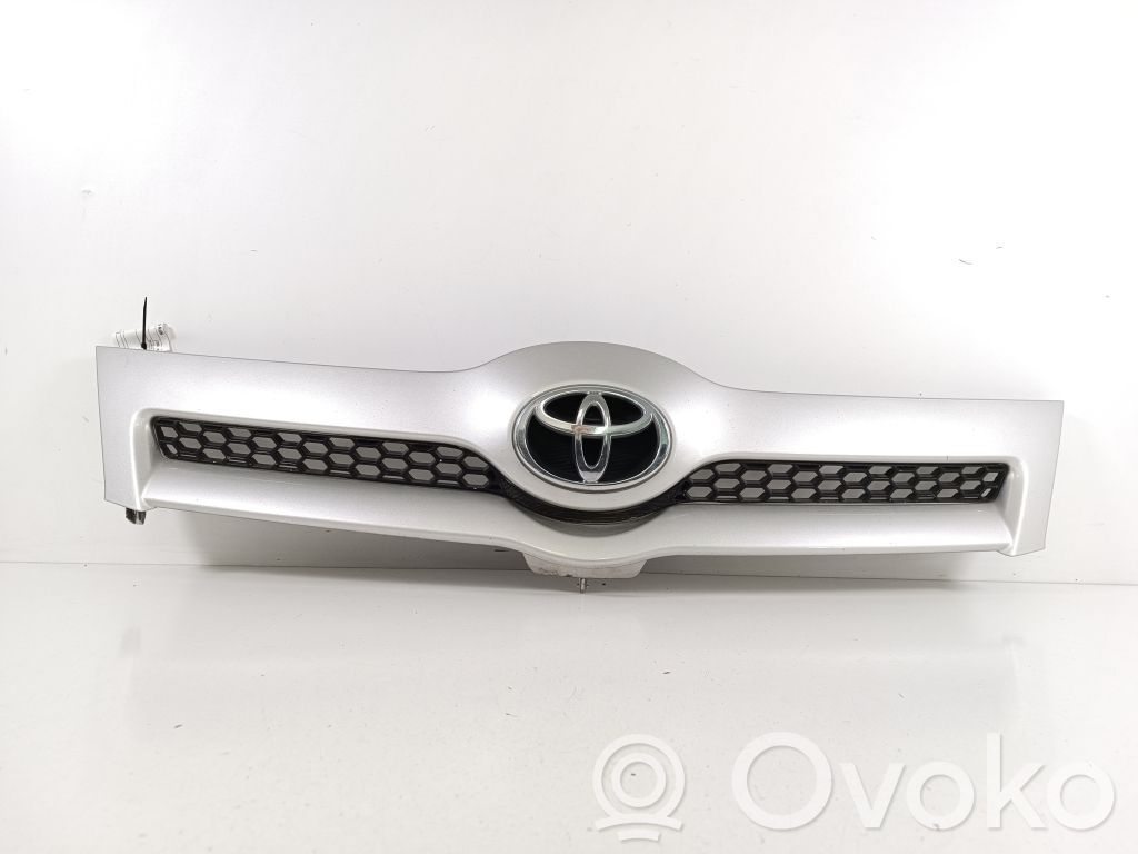 Toyota Corolla Verso AR10 Etusäleikkö 
