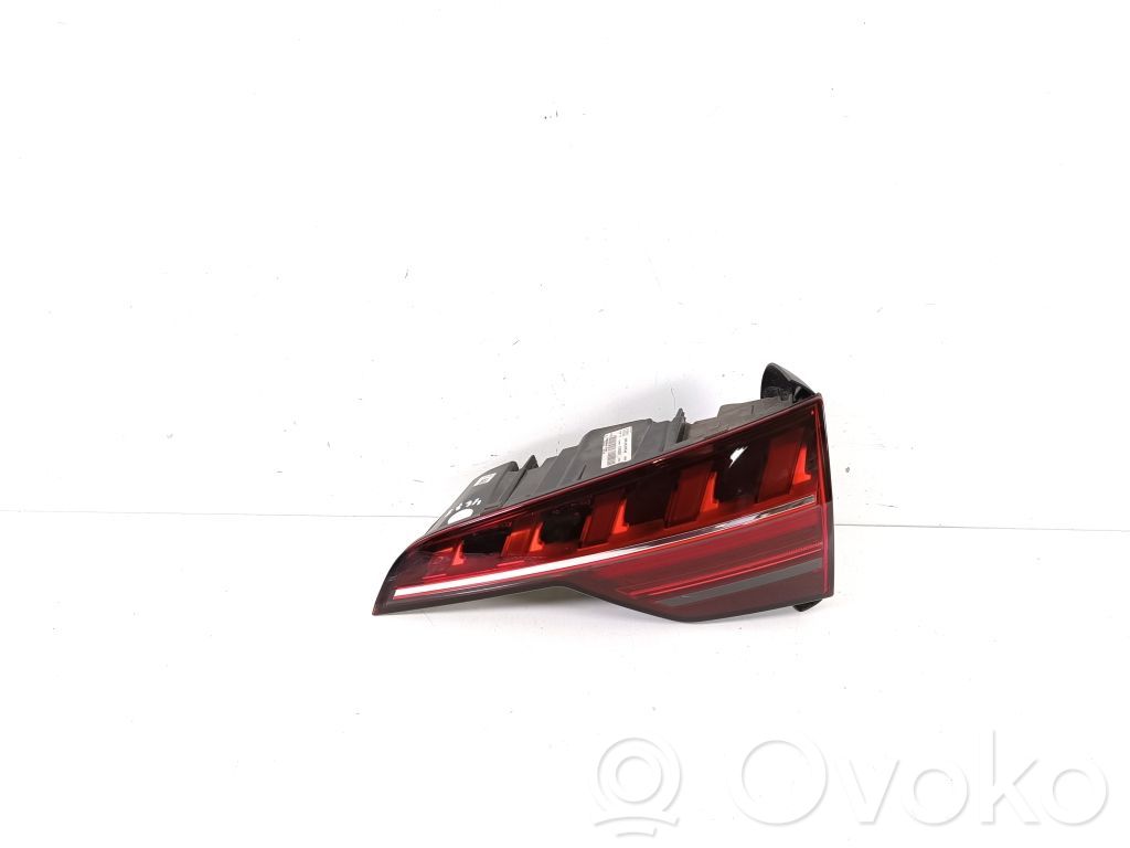Audi A4 S4 B9 Lampy tylnej klapy bagażnika 