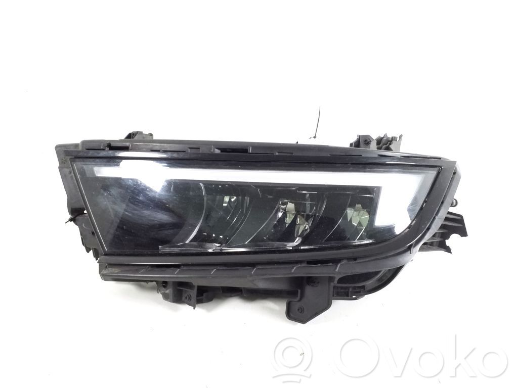 Opel Astra L Etu-/Ajovalo 