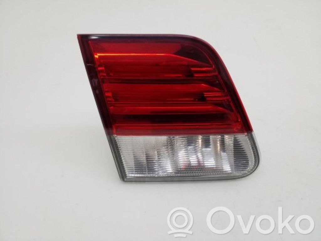 Toyota Avensis T270 Luci posteriori del portellone del bagagliaio