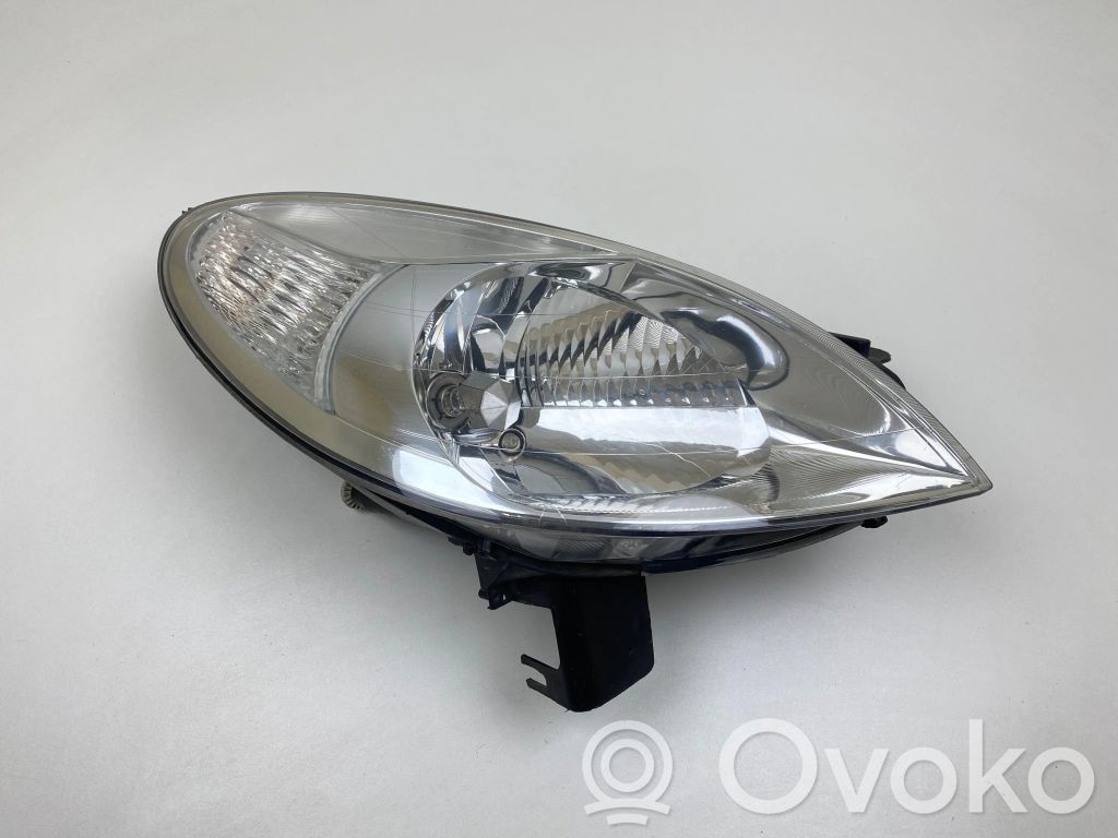 Citroen Xsara Picasso Lampa przednia 