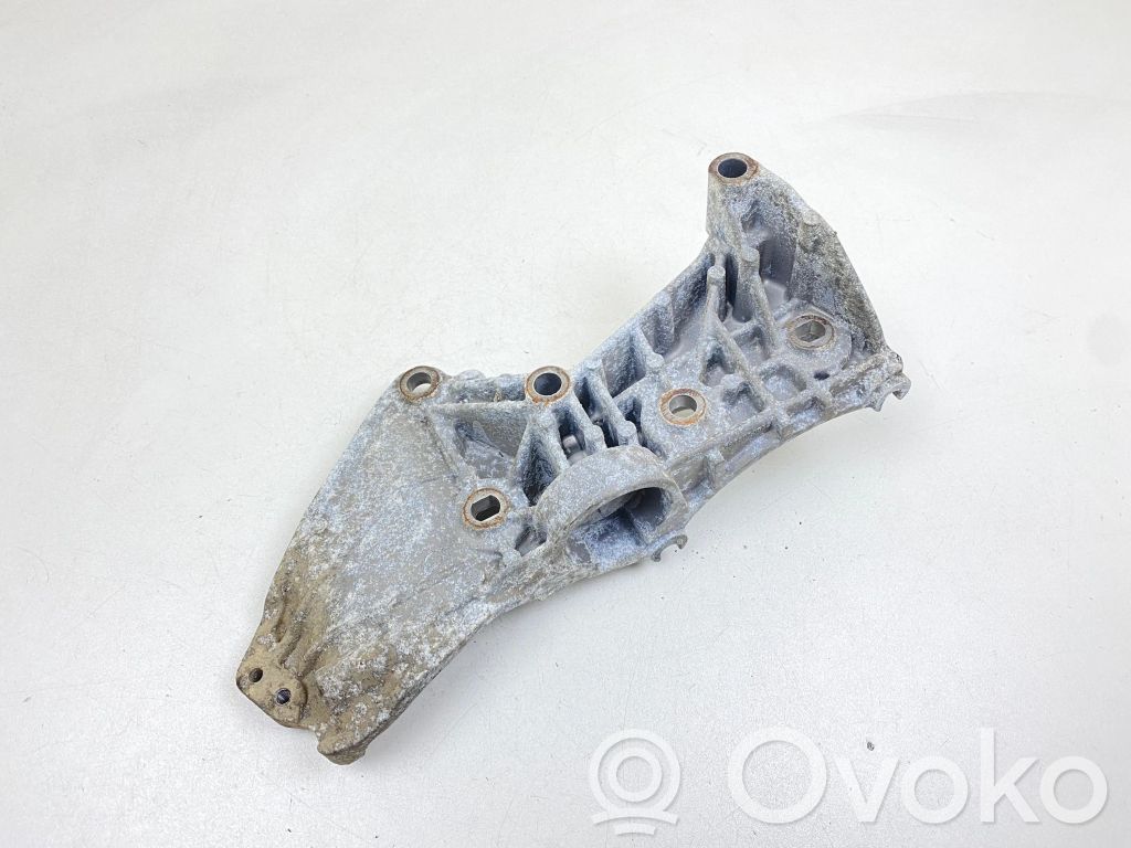 Engine mounting bracket   8200669494