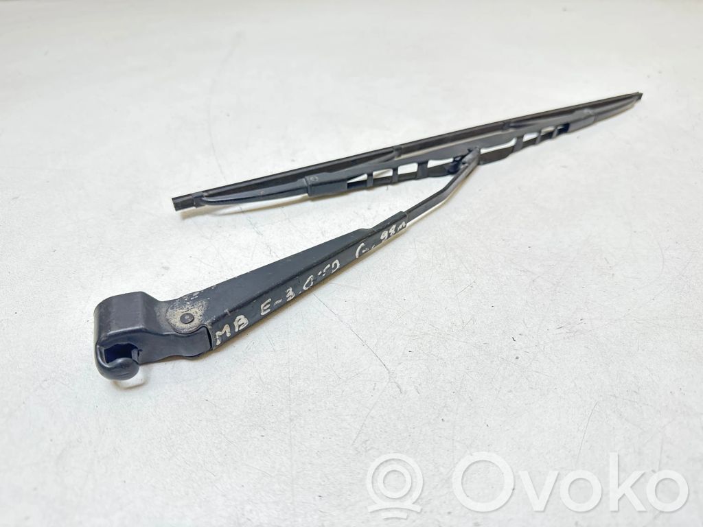 Mercedes-Benz E W210 Rear wiper blade arm 