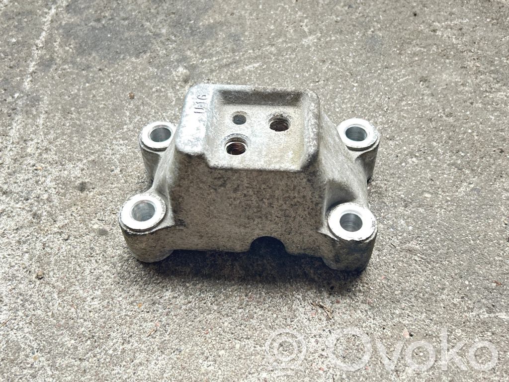 KIA Ceed Gearbox mounting bracket 