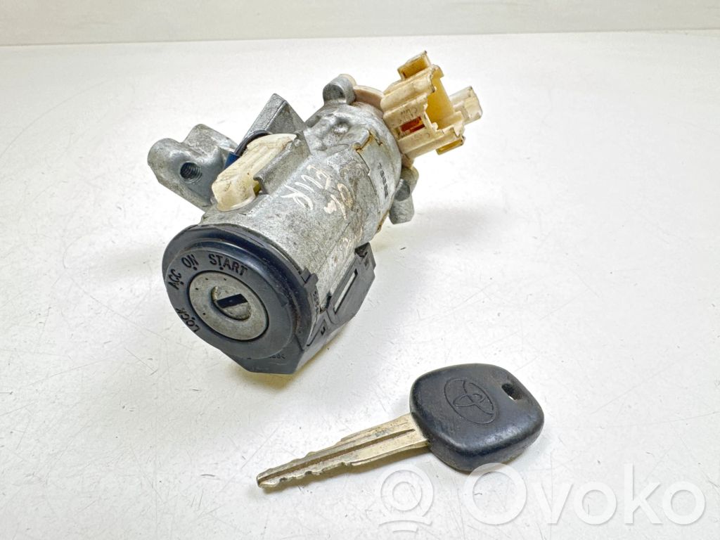 Toyota Yaris Замок зажигания 